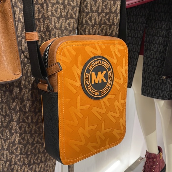 Michael Kors Kent Flight Bag Crossbody Honey Comb - Picture 3 of 16